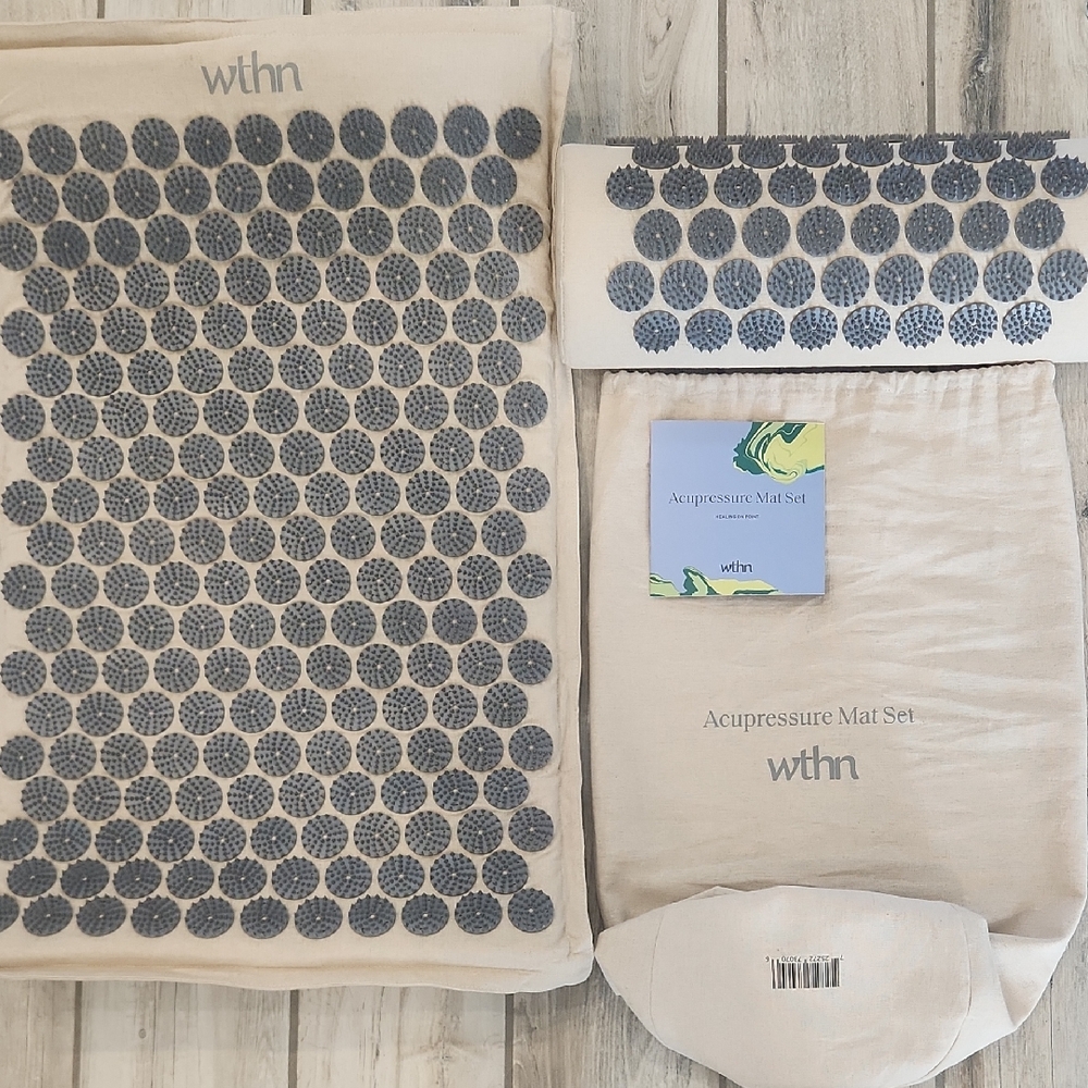 WTHN Linen Acupressure Mat Set - Target acupressure points in your neck and back
